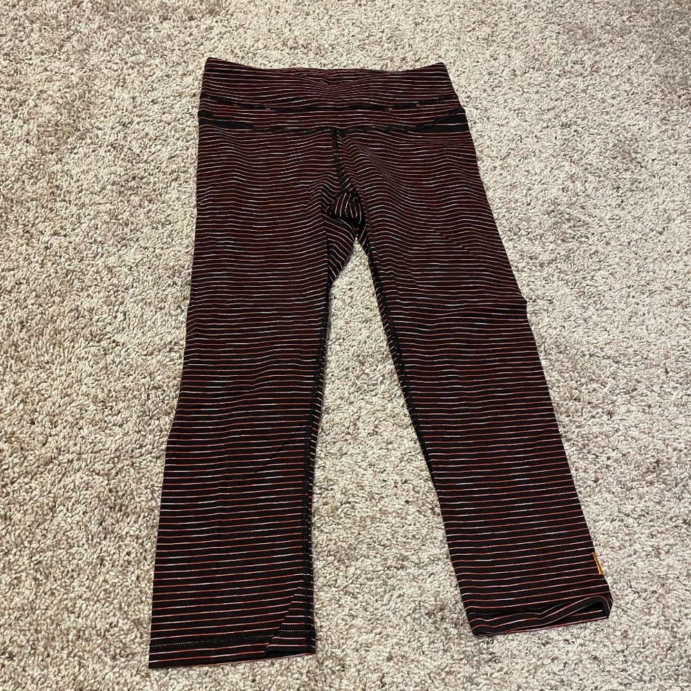 Lucy - Black striped capri leggings - Women's Small